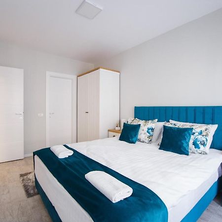 Retreat To A Stylish Home At West Residence Oradea Luaran gambar