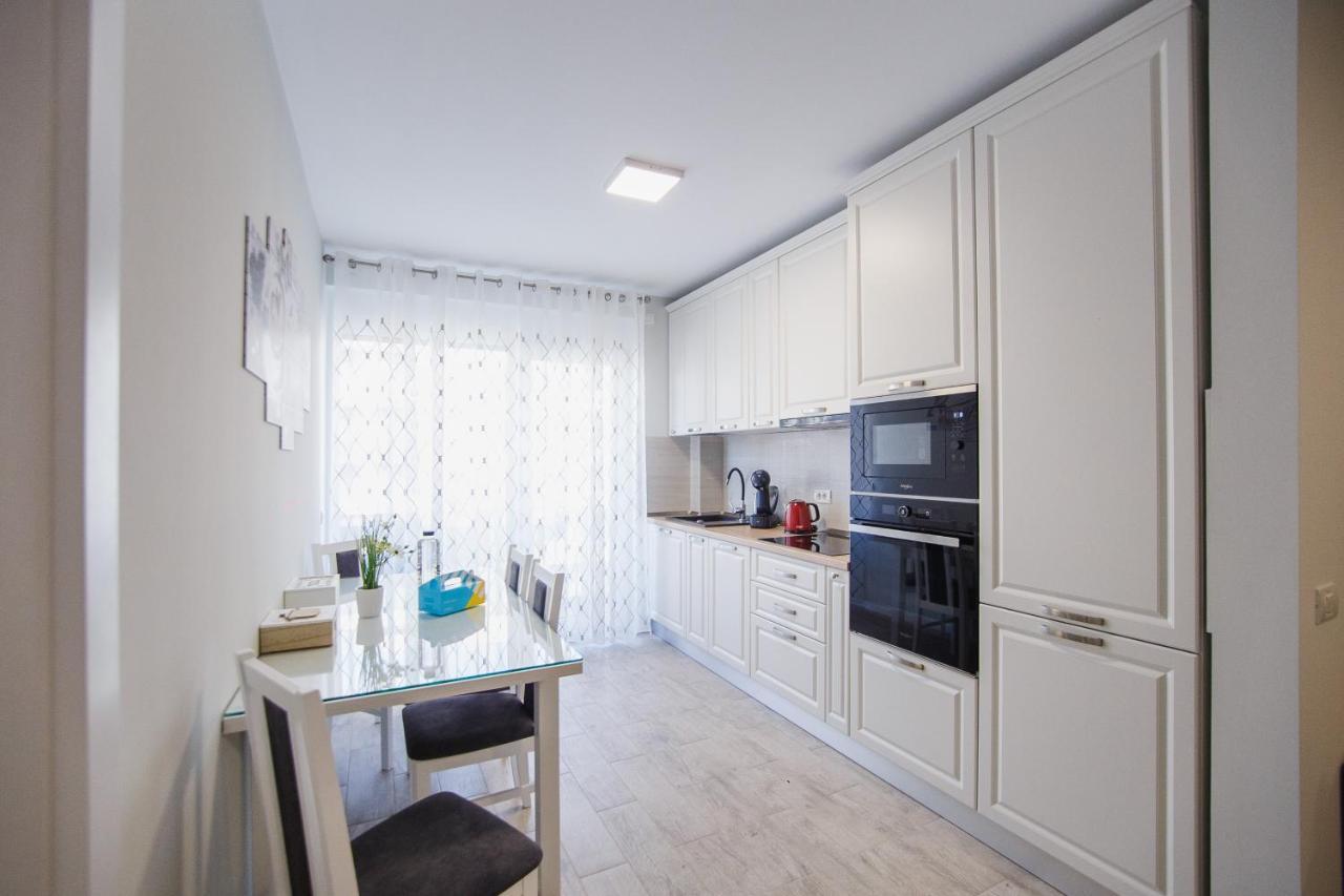 Retreat To A Stylish Home At West Residence Oradea Luaran gambar