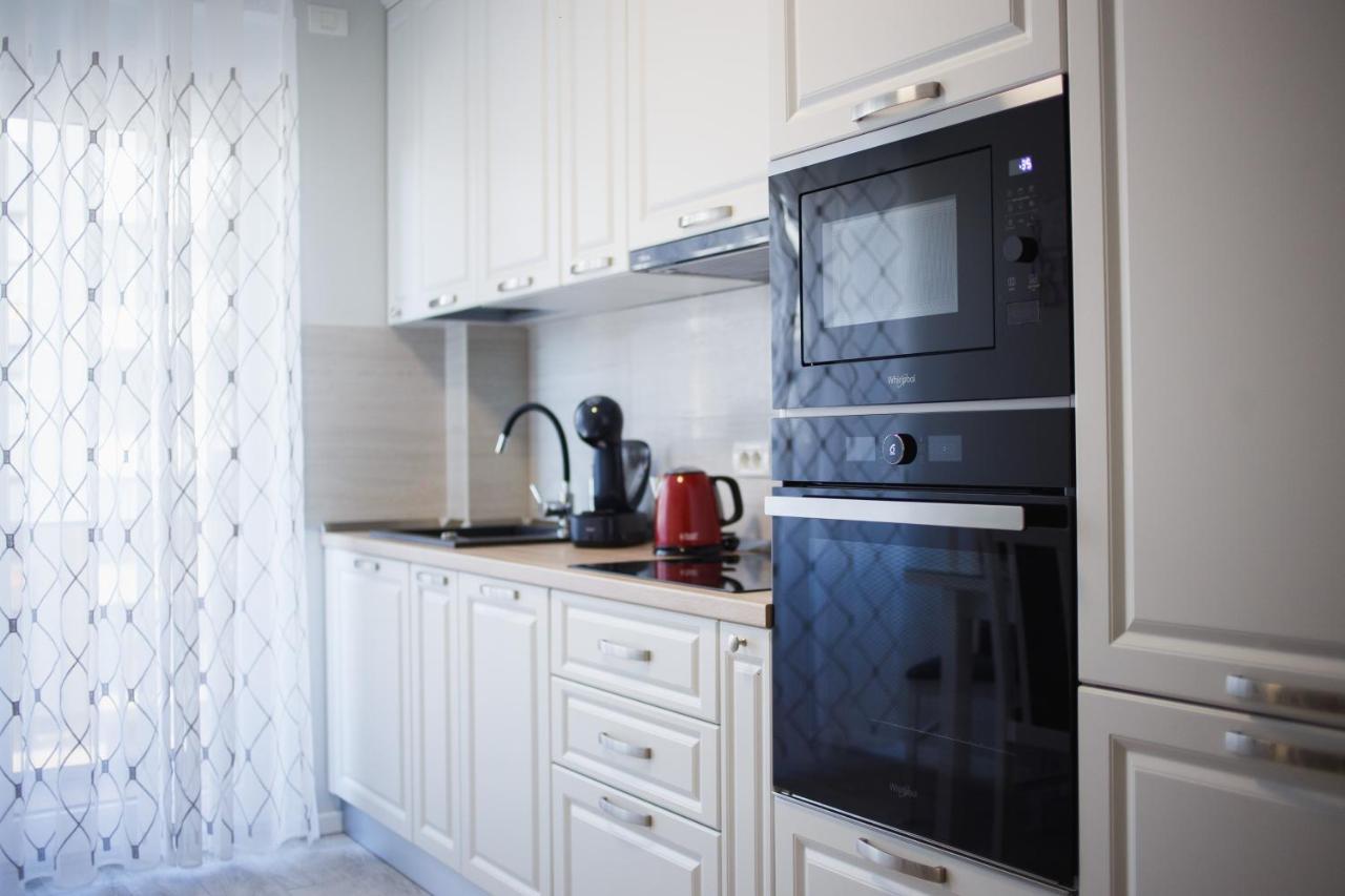 Retreat To A Stylish Home At West Residence Oradea Luaran gambar