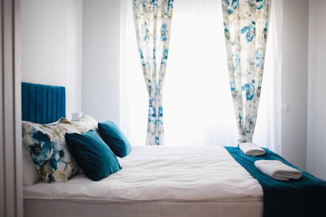 Retreat To A Stylish Home At West Residence Oradea Luaran gambar