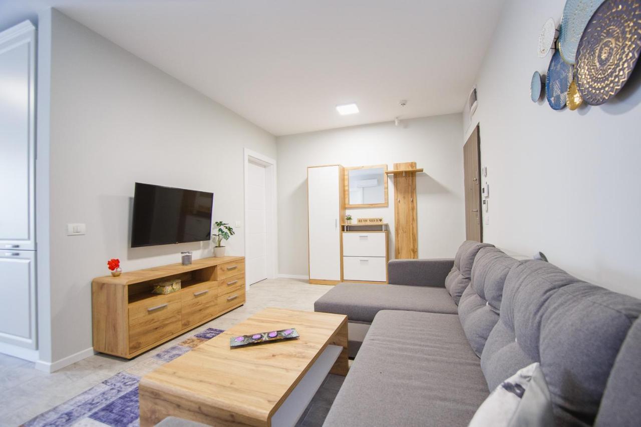 Retreat To A Stylish Home At West Residence Oradea Luaran gambar