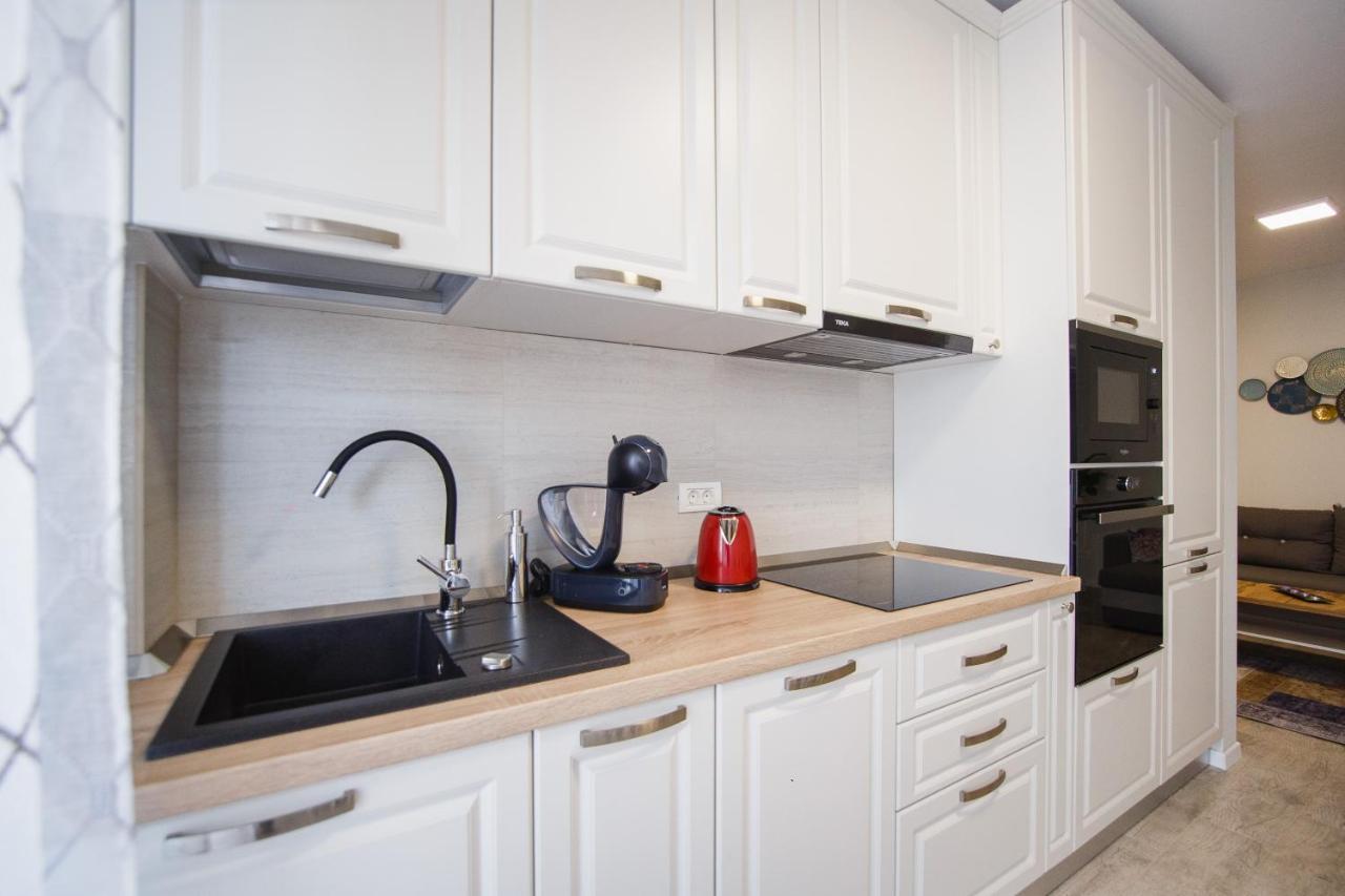 Retreat To A Stylish Home At West Residence Oradea Luaran gambar